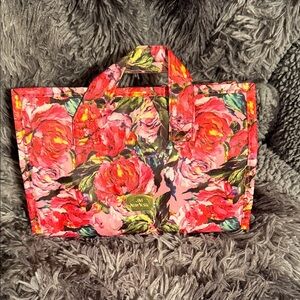 Floral travel bag with 4 removable bags